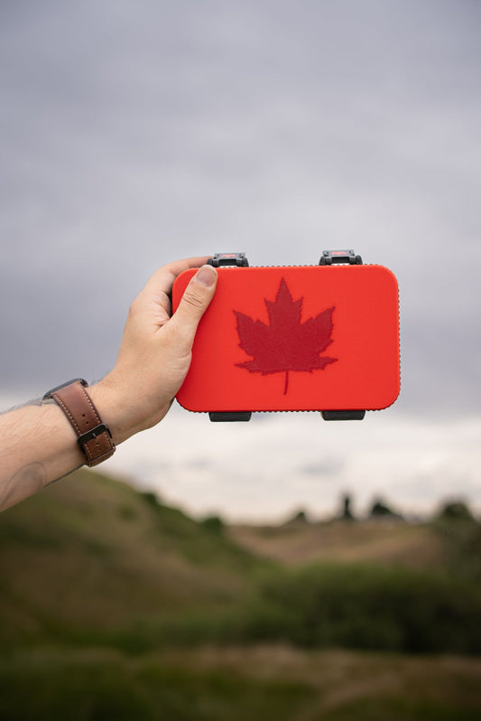 Show your Canadian pride at your next gig with this rugged 7-slot harmonica case with maple leaf details!