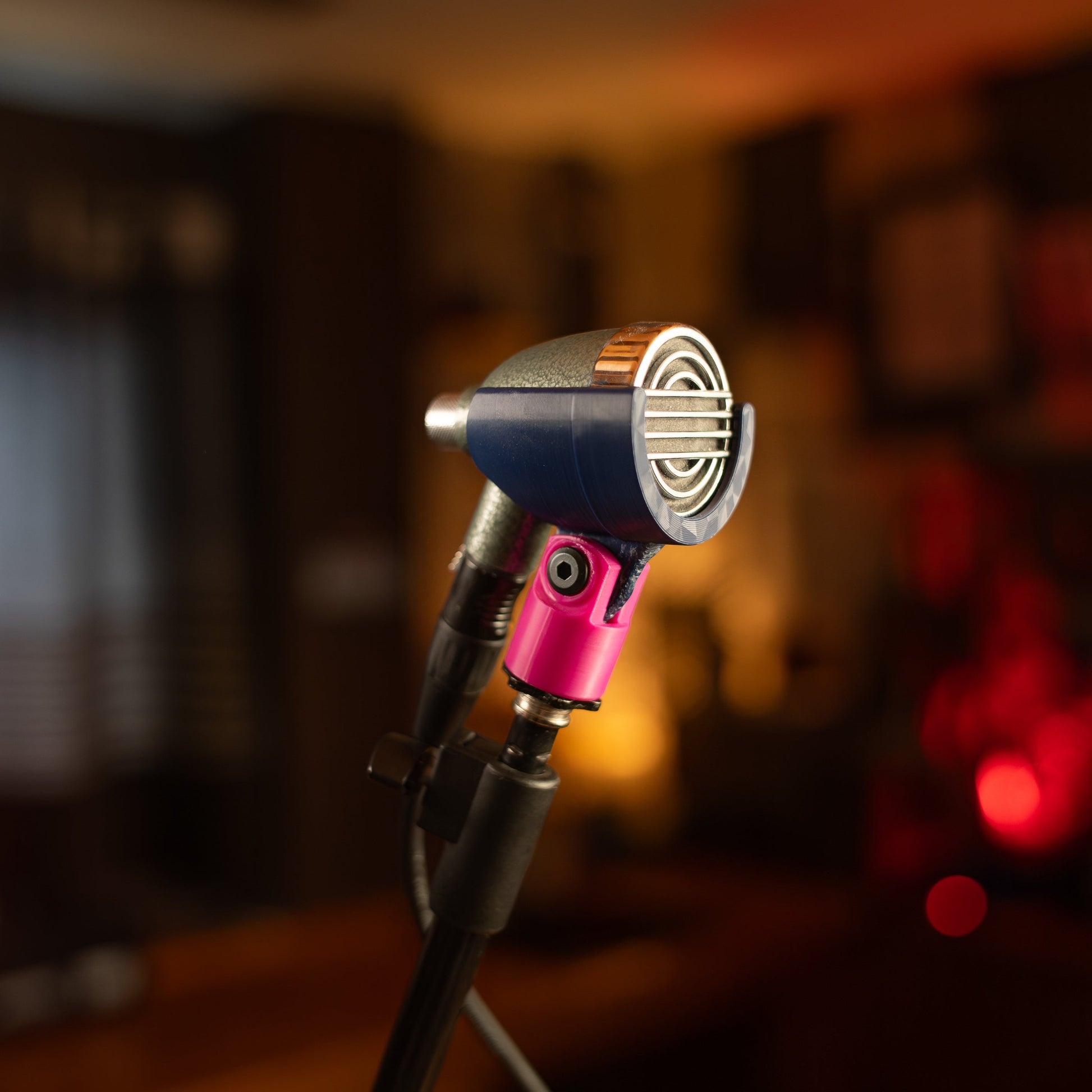 A blue clip for attaching your HB-52 harmonica microphone to a mic stand.